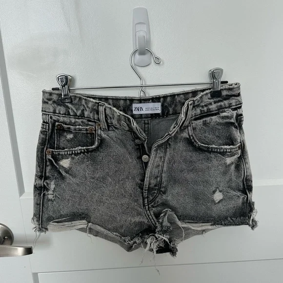 Zara Grey Jean Shorts - Size 2 - Picture 2 of 7